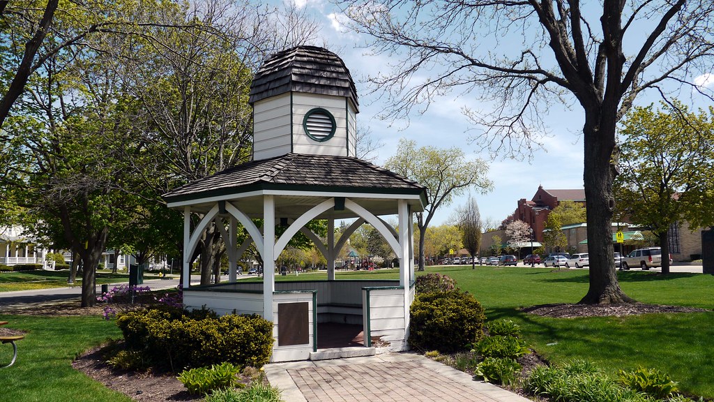 Downtown Libertyville Get a fresh take on new homes, apart… Flickr