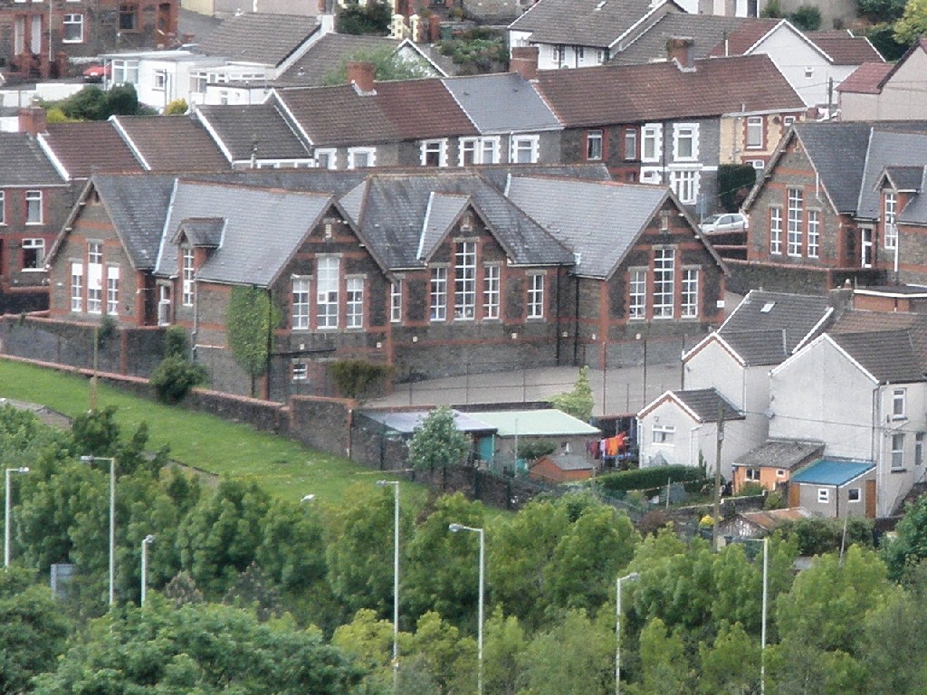 Maesycoed County Primary, Maesycoed, Pontypridd Nestled on… Flickr