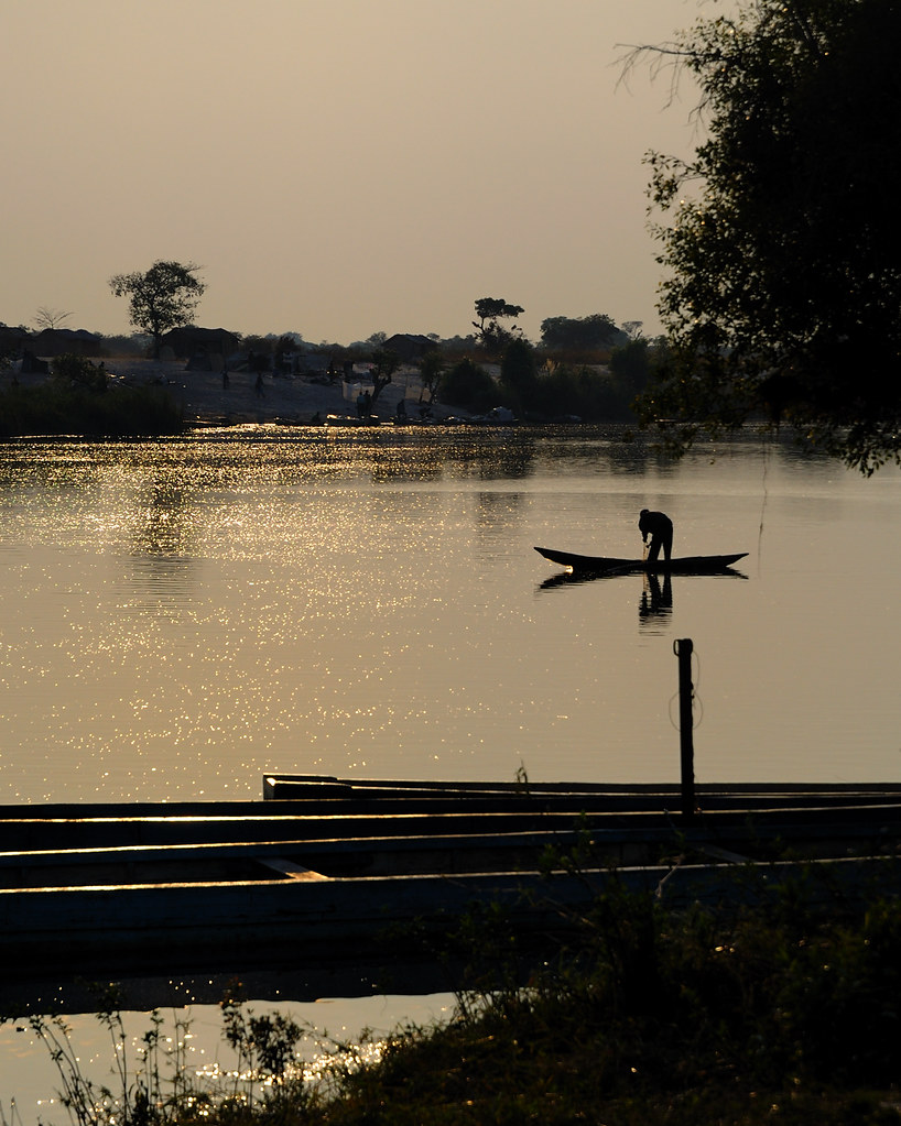 Early morning fishing Kalabo, Zambia. Stefano Madama Flickr