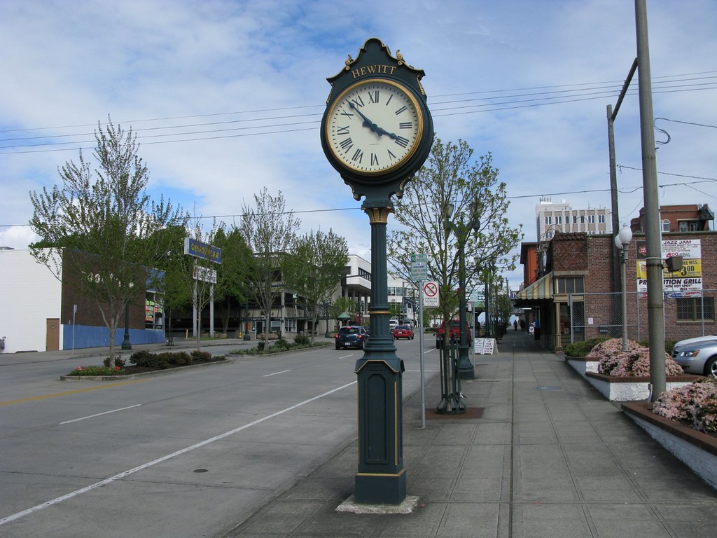 Everett West Hewitt Street Clock Two street clocks were re… Flickr