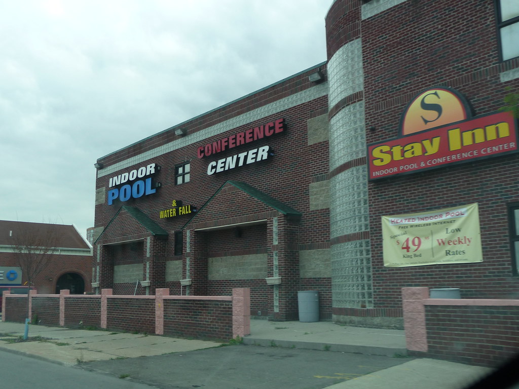 Jefferson Avenue Between the Renaissance Center and the Gr… Flickr