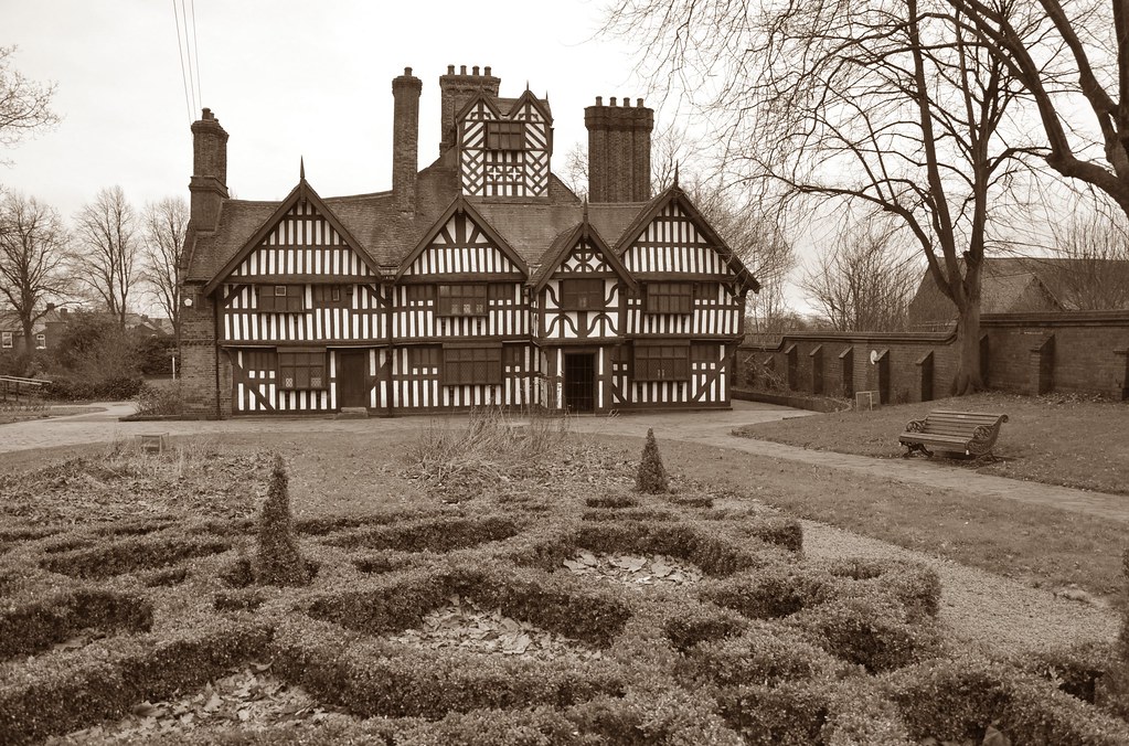 Oak House Oak House in Oak Road West Bromwich, England, is… Flickr