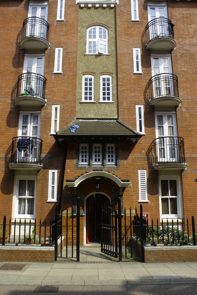 Navarino Mansions, Hackney Block J Nico Hogg Flickr