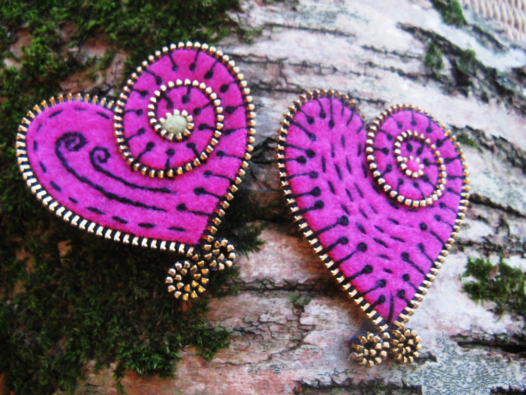 Flickriver Photoset 'Zipper brooches' by woolly fabulous