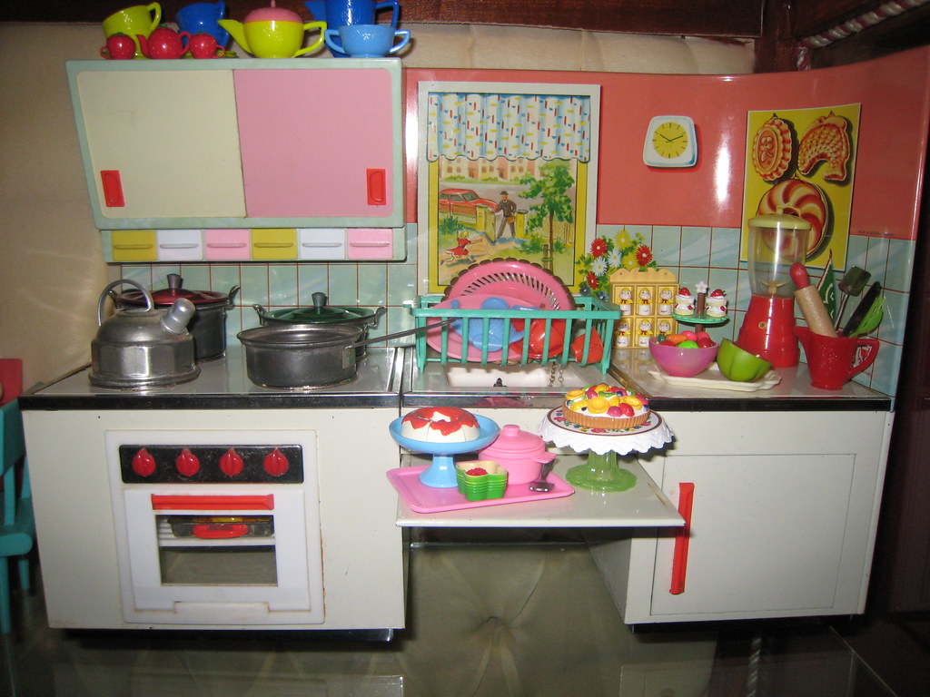 Vintage Tin Kitchen for Blythe This is a vintage tin kitch… Flickr