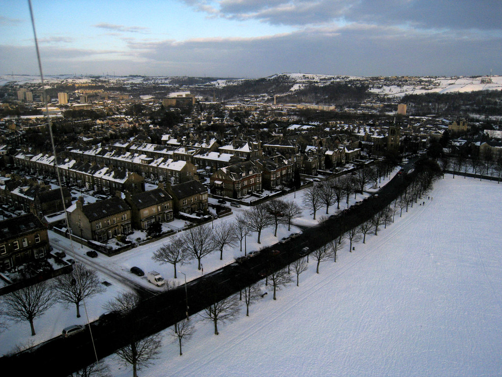 Savile Park Halifax A snow covered Savile park looking tow… Flickr