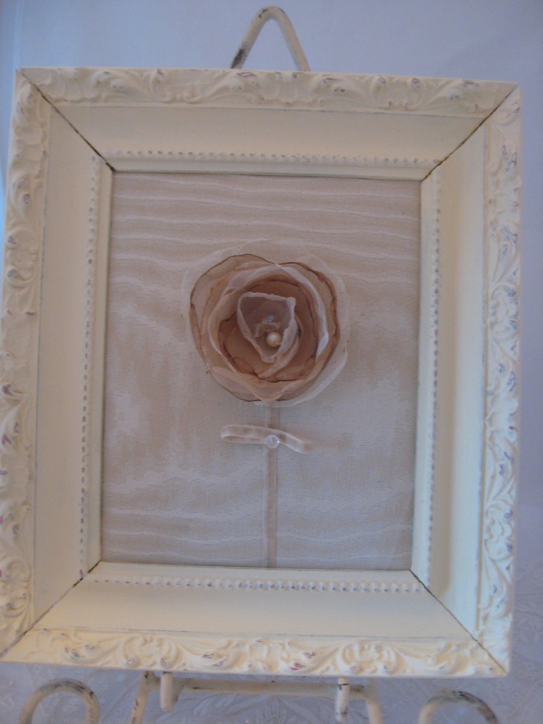 Ivory Floral Framed Ivory tone floral , a littlethings1 an… Flickr