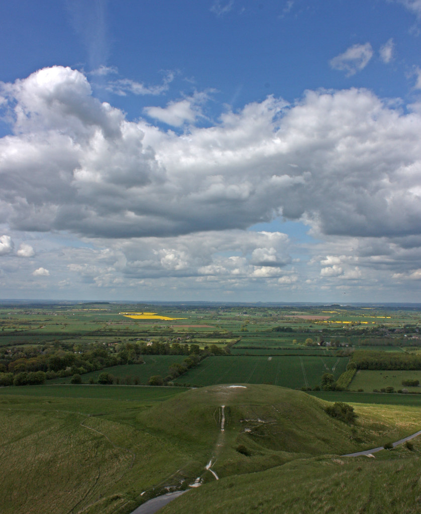 Dragon Hill View into Oxfordshire from the Uffington White… Flickr