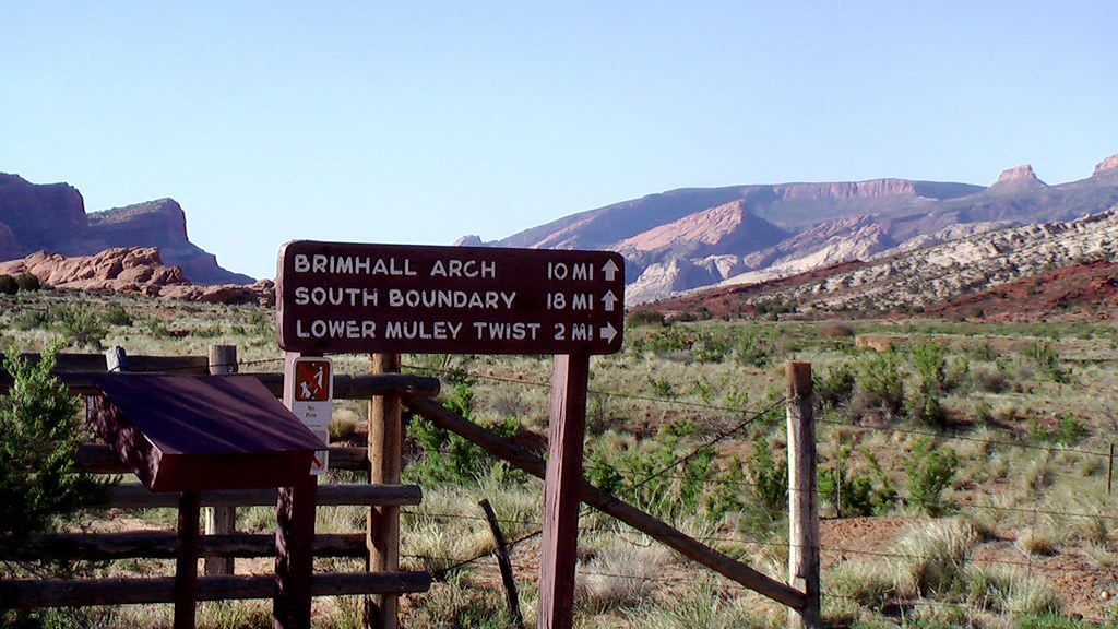hiking Lower Muley Twist Canyon Trailhead. Rick McCharles Flickr