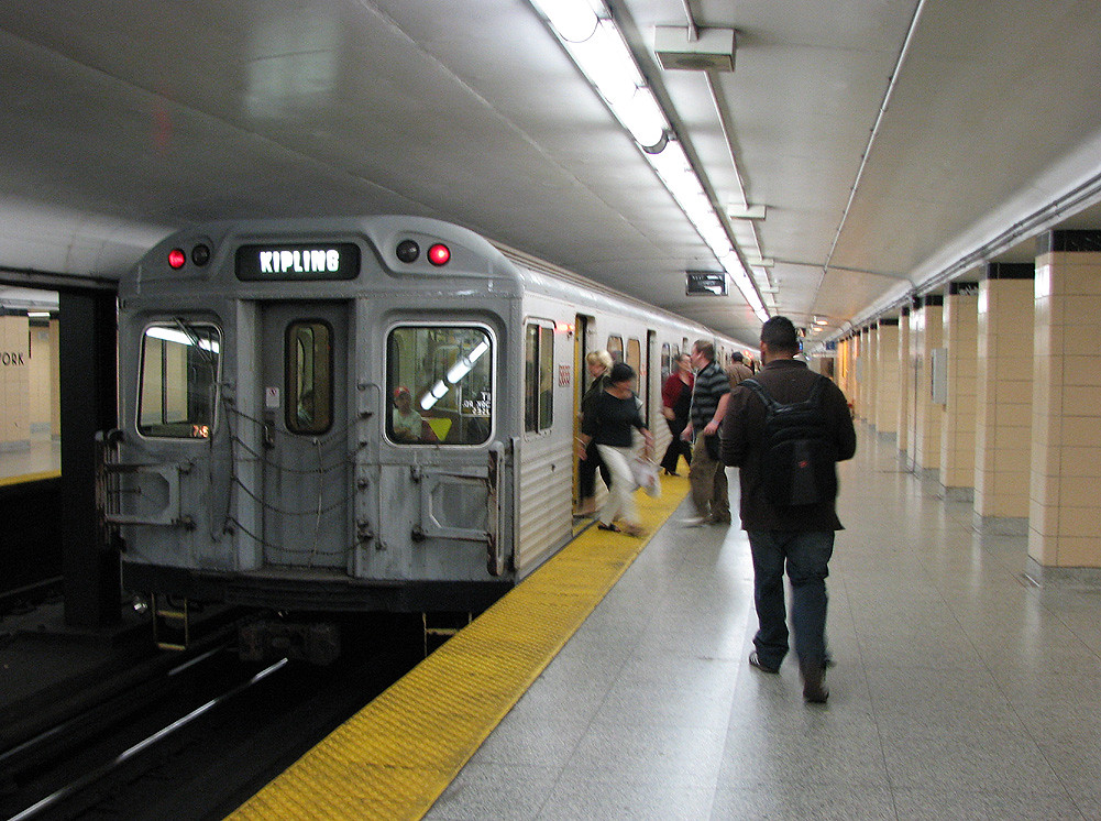 H4's at Royal York Boarding time! TTC H4's making their st… Flickr