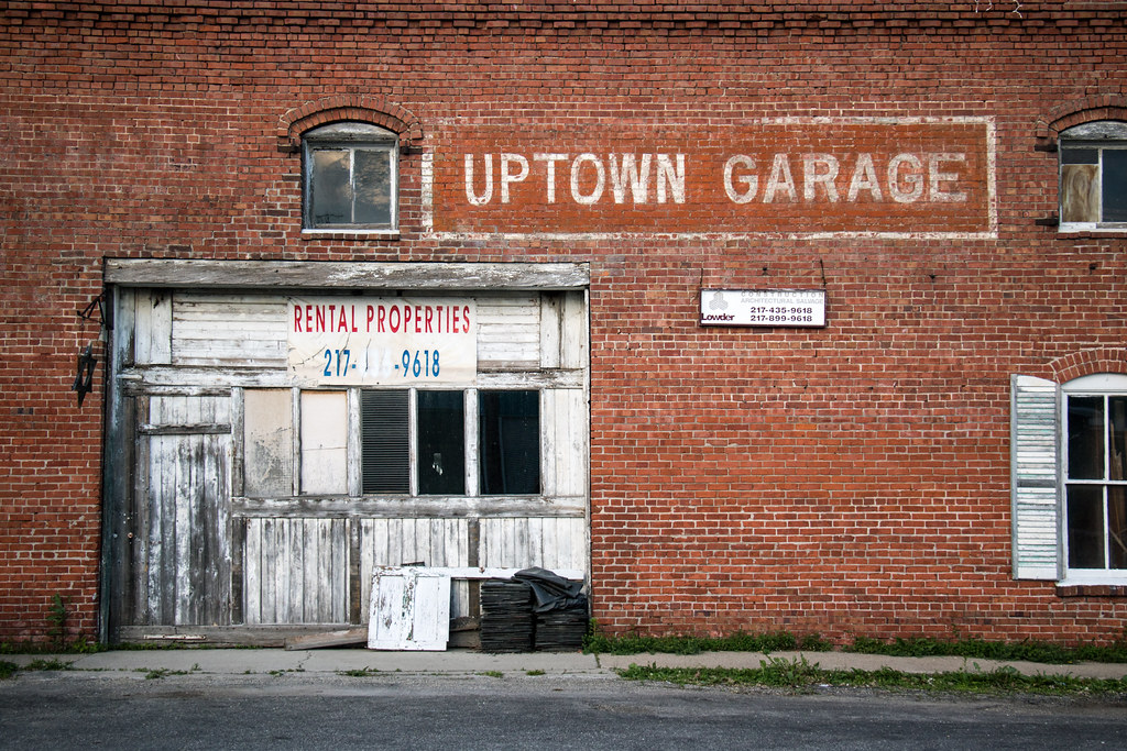 Uptown Garage on S. Pearl St., Waverly, Illinois A view of… Flickr
