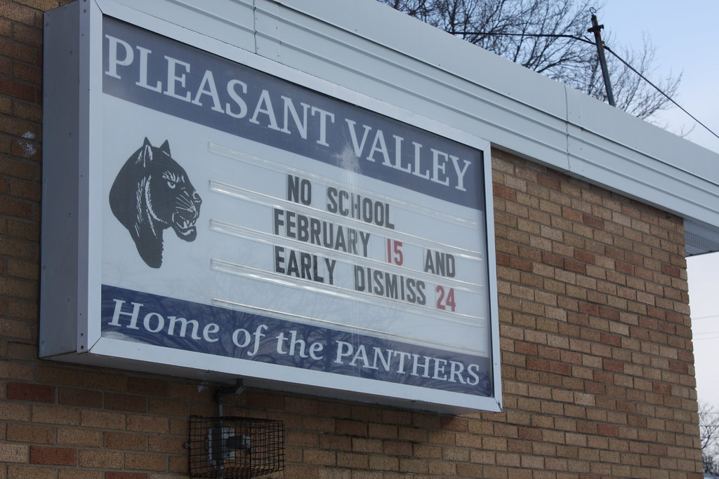Sign to Pleasant Valley Elementary School! We are t… Flickr