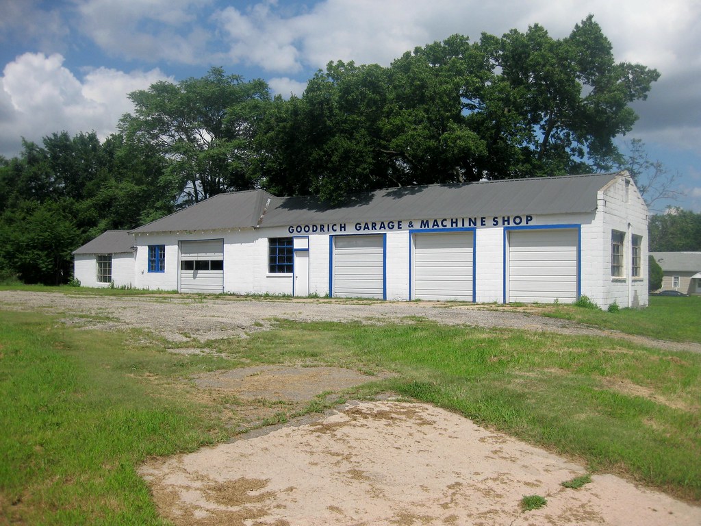 Goodrich Garage Belleville, KS A famous garage in midget… Flickr