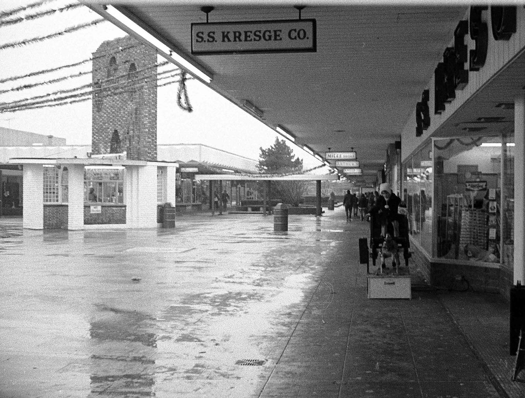 Connecticut Post Mall in Milford Connecticut on a dreary, … Flickr