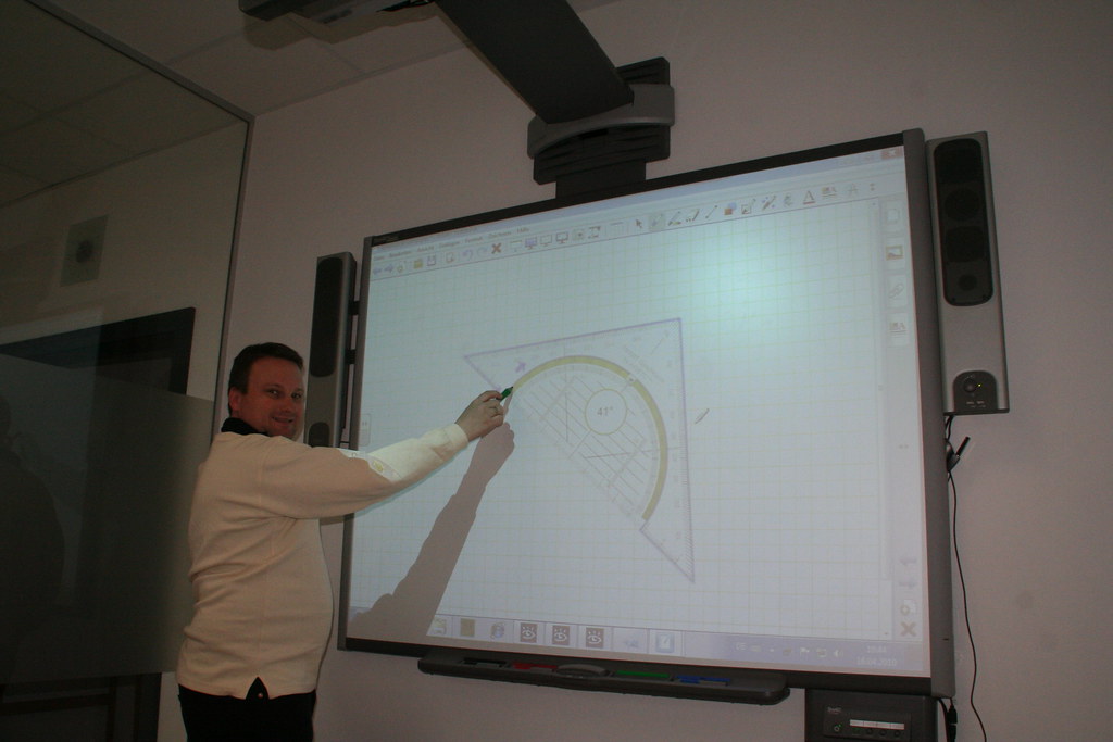 Smartboard mit Geodreieck präsentiert von Herrn Jochen Erh… Flickr
