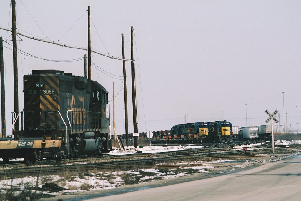 SP / CSX Bedford Park, IL D&RGW GP40 No. 3086 pulls empt… Flickr