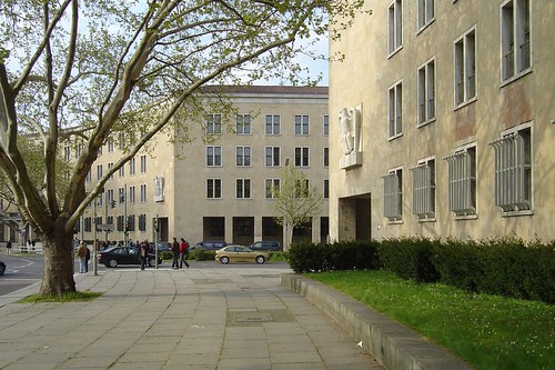 Am Platz der Luftbrücke tel33 Flickr