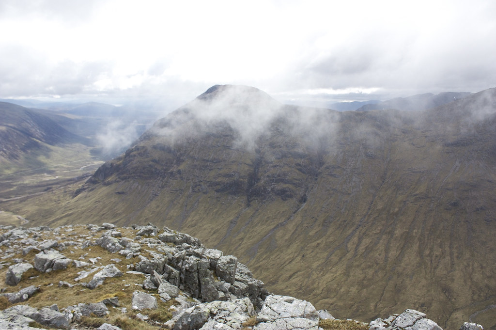 Cloud over the Big Buachaille The Glen Coe road is seen on… Flickr