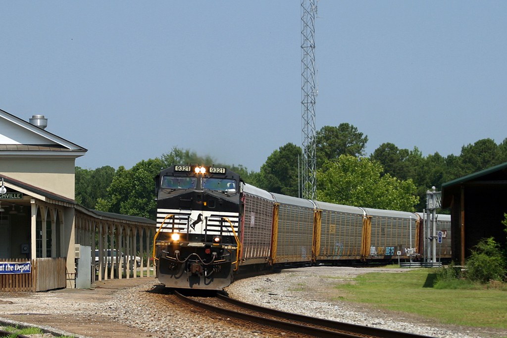 28T at Branchville The BMW train (NS 28T) rounds the curve… Flickr