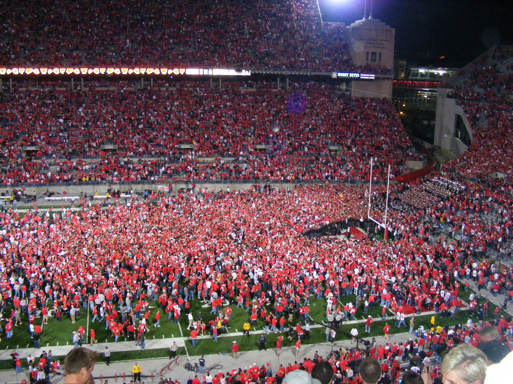 I smell roses 2009 Russ Robinson Flickr