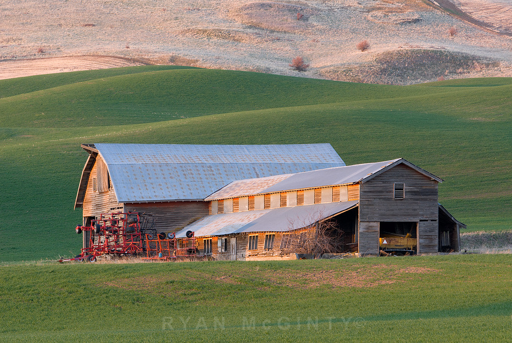 Palouse State Line Barn Viola, ID. The last sunset rays il… Flickr