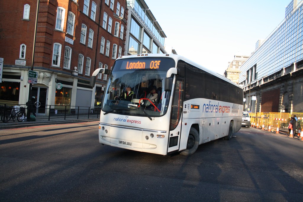 NATIONAL EXPRESS HF54JUJ 040110 seen 040110 turning into V… Flickr