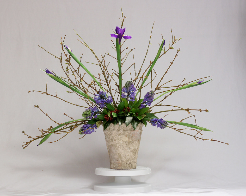 a radial arrangement Flowers by Emma Thomas www.bloomsbyem