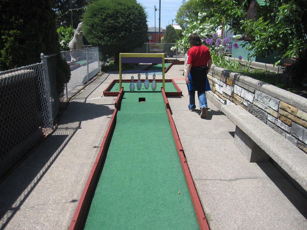 Hole 2, Bowling Pins Bunny Hutch MiniGolf, Course 2 Flickr