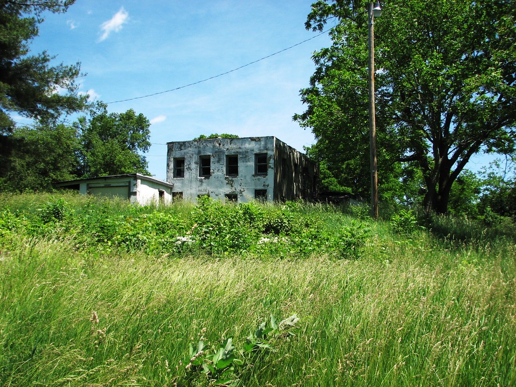AN ABANDONED BUILDING IN MAY 2010 Near Milton NY. RICHIE W Flickr