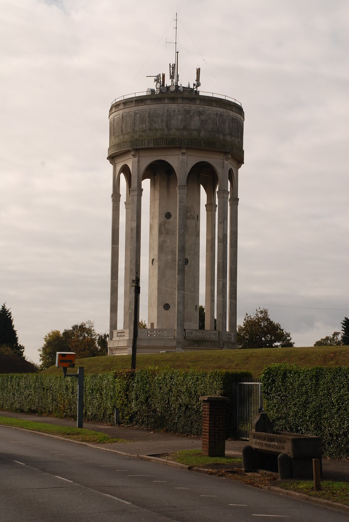 Tilehurst Watertower The water tower in Tilehurst. Uli Harder Flickr