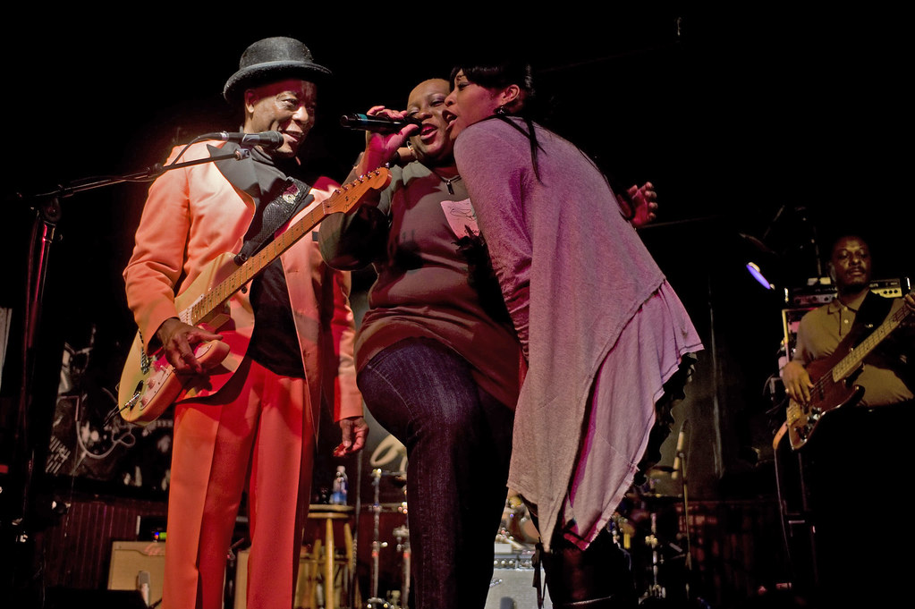 Singer and guitarist Buddy Guy with his daughters Carlise … Flickr