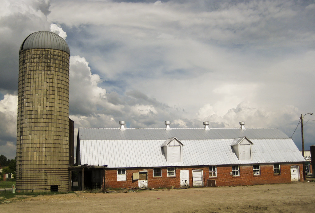 Shoenberg Farm Silo & Barn This farm complex began in 1911… Flickr