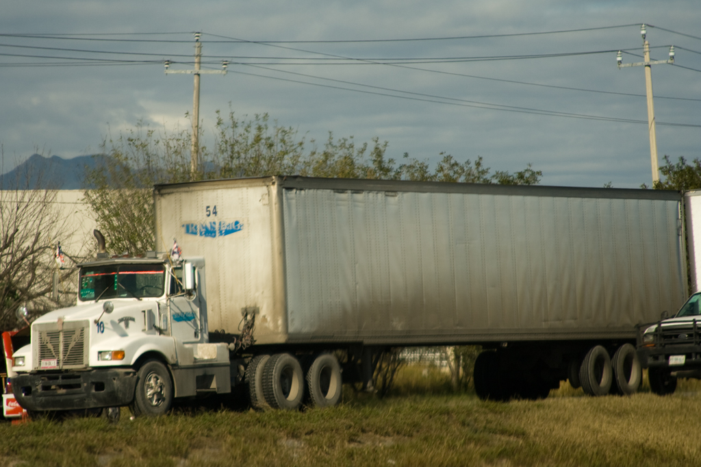 Tractocaza daycab Another 100 Mexican truck. I don't know… Flickr