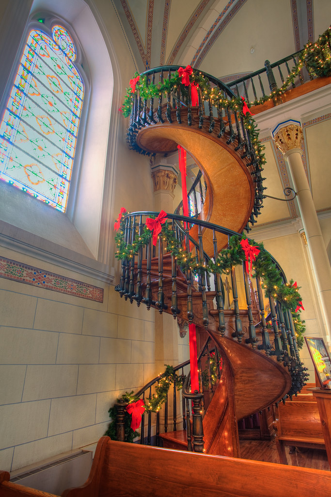 The Spiral Staircase of Loretto Chapel When the nuns of th… Flickr