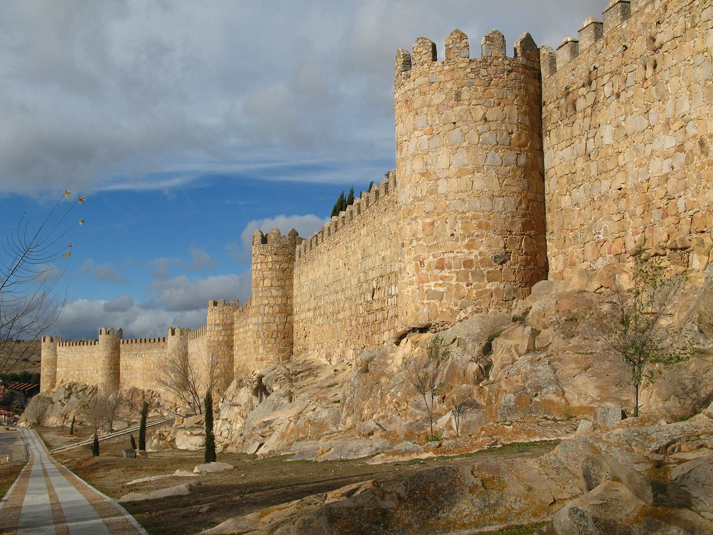 Avila, Spain Founded in the 11th century to protect Spanis… Flickr