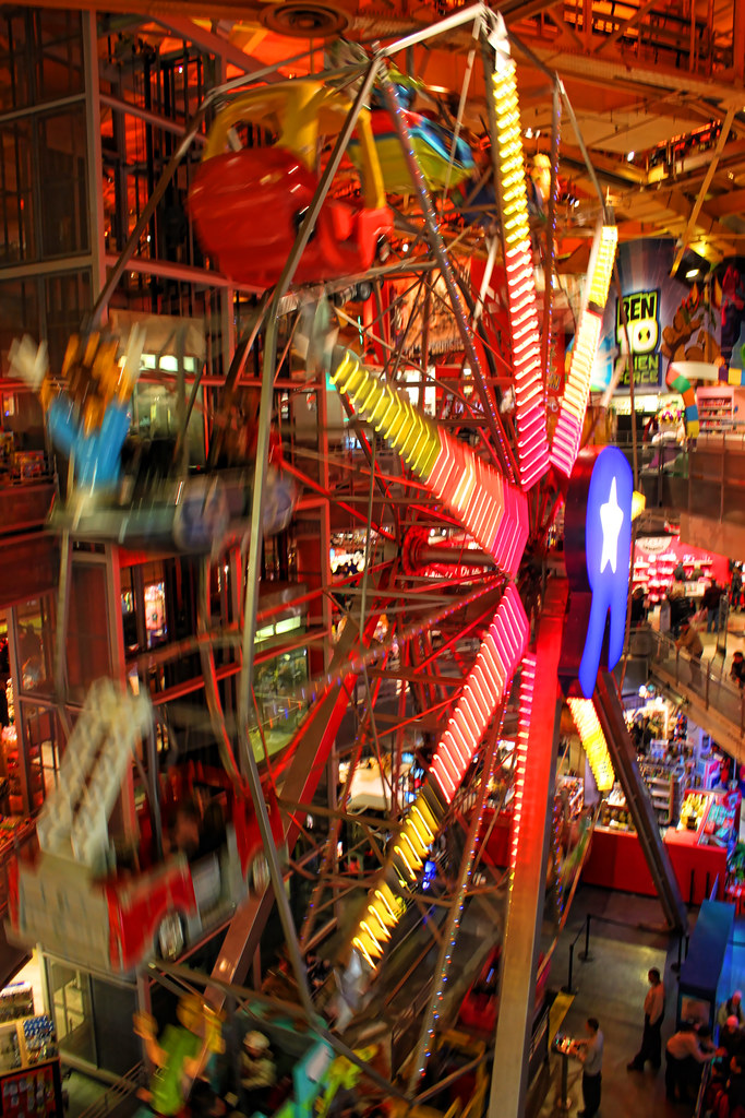 Ferris Wheel in Toys R Us The Times Square Toys R Us is