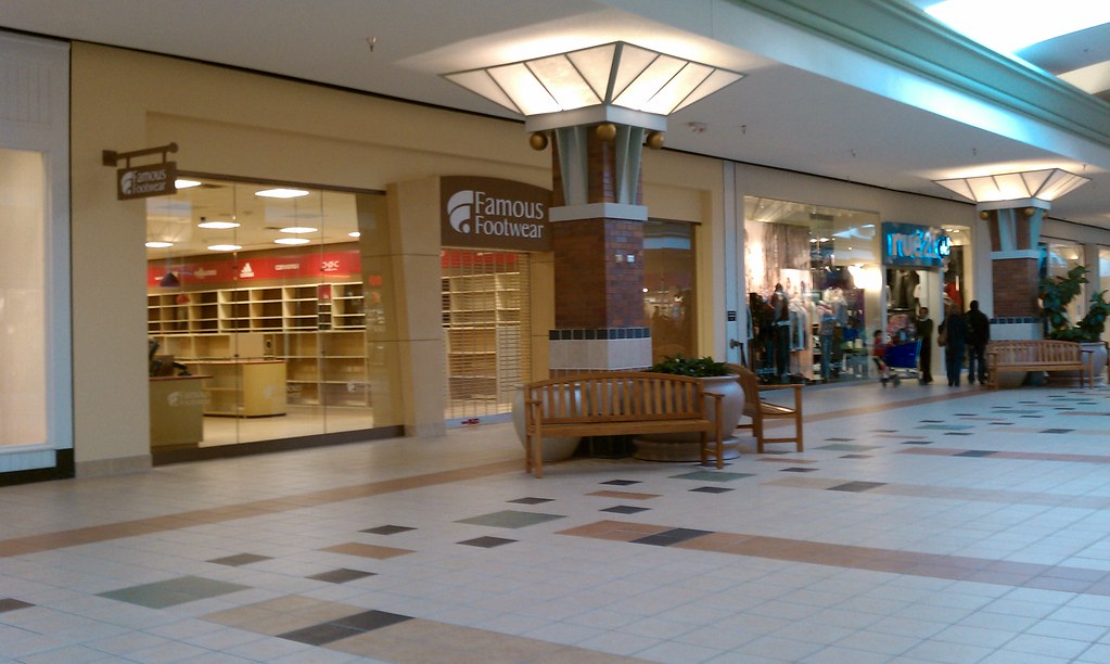 Lindale Mall Cedar Rapids, Iowa Famous Footwear / Rue … Flickr