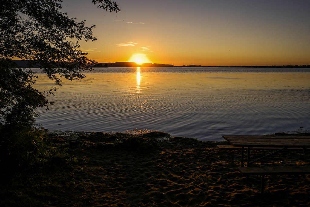 Sunset over Lake Onalaska La Crosse, WI Tim Vogel Flickr