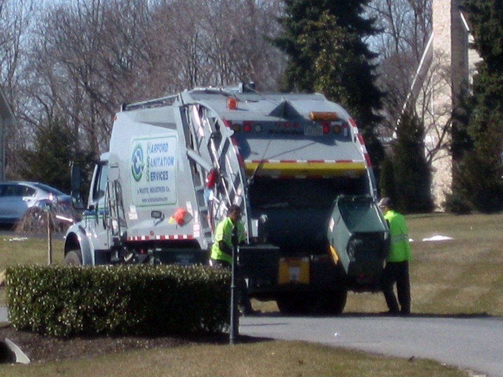 HSS (Waste Industries) Freightliner M2 / McNeilus REL 19… Flickr