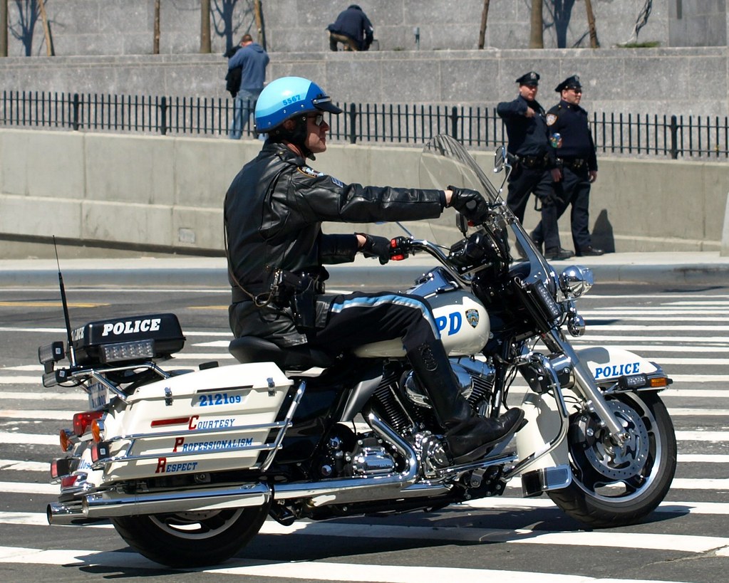 NYPD Harley Davidson Motorbike Police Officer, Bronx, New … Flickr