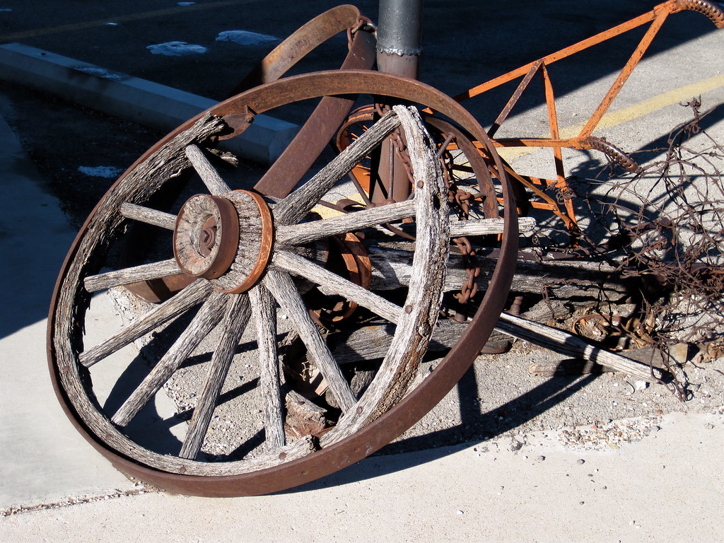 Western Trash, Lovington, NM Garbage laying on the sidewal… Flickr
