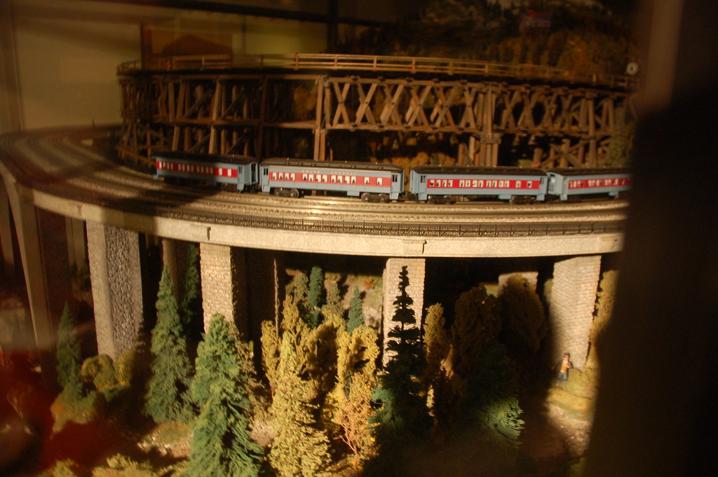 Charles Ro Supply Co, "America's Largest Train Store" Pol… Flickr