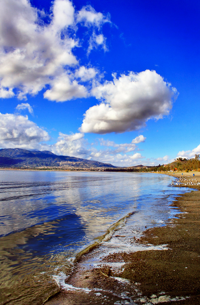 Lake Elsinore Lake Elsinore in January Victor D. Hernandez Flickr