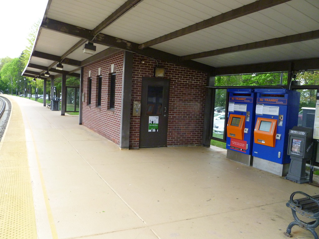 Glen Rock Boro Hall Station NJ Transit Bergen County Line.… Flickr