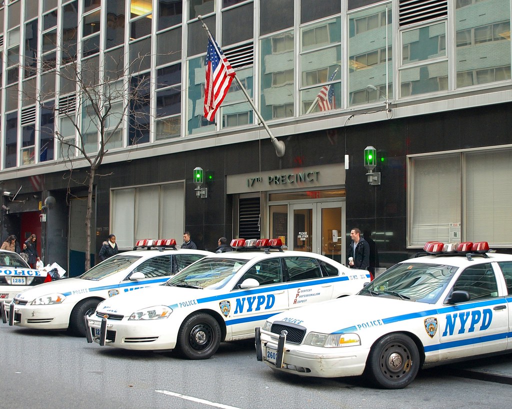 P017 NYPD Police Station Precinct 17, Midtown Manhattan, N… Flickr