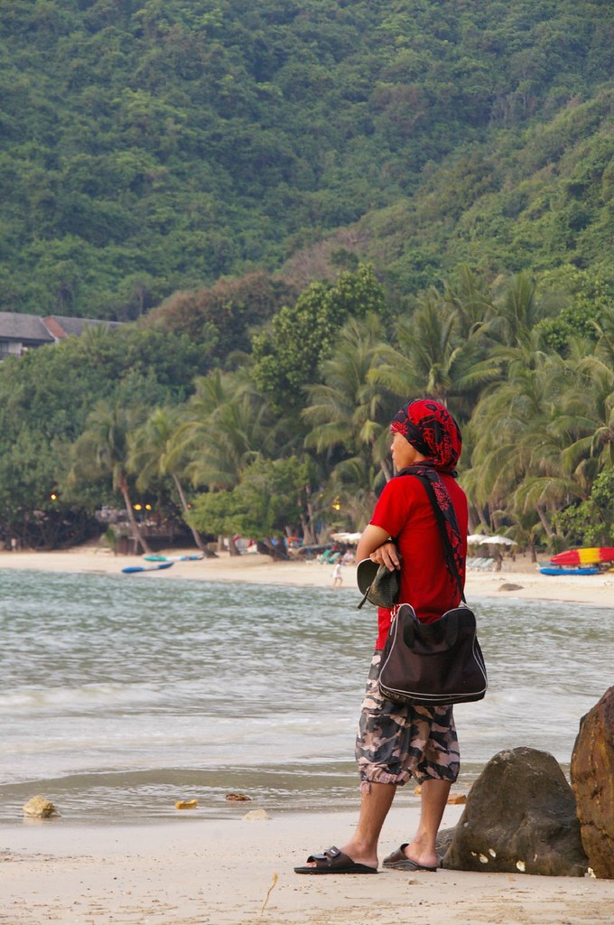 Watching Guy watching friends in the sea Last Girl Guide Flickr