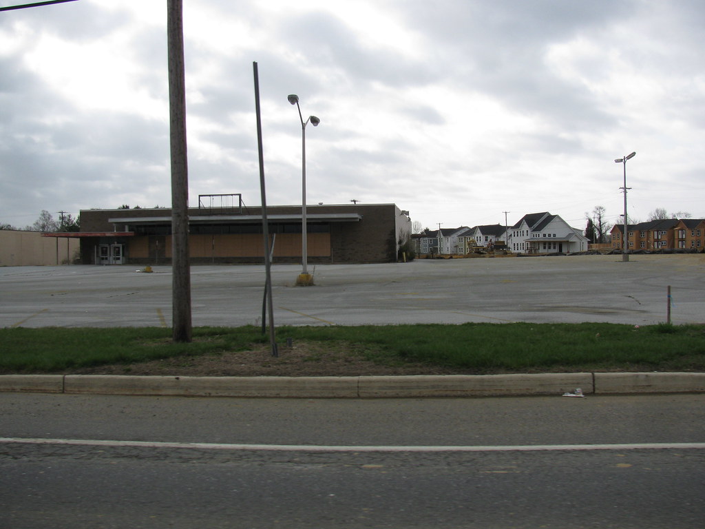 Former Woodstown Acme Same design as the former Egg Harbor… Flickr