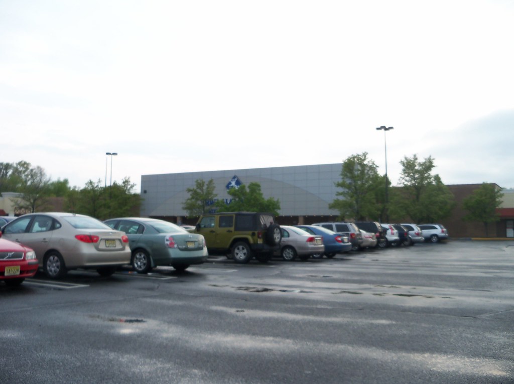 Clover/ Ames Mercerville, NJ Clover Square, 3100 Quakerb… Flickr