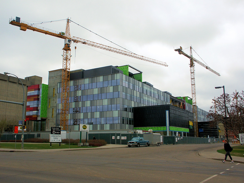 Edmonton Clinic North (northwest, cnstr) From northwest. Spi11 Flickr