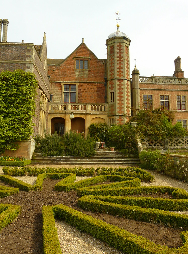 Charlecote House garden Colin Sabin Flickr